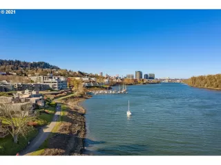 Photo #5: 22153299 Listing