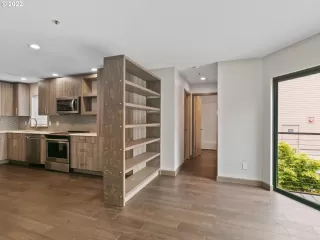 Photo #2: 22153712 Listing