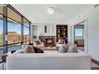 Photo #4: 22153841 Listing