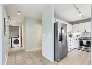 Photo #5: 22154856 Listing