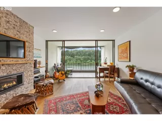 Photo #5: 22154905 Listing