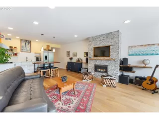 Photo #6: 22154905 Listing