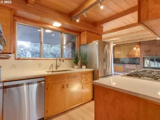 Photo #6: 22155210 Listing