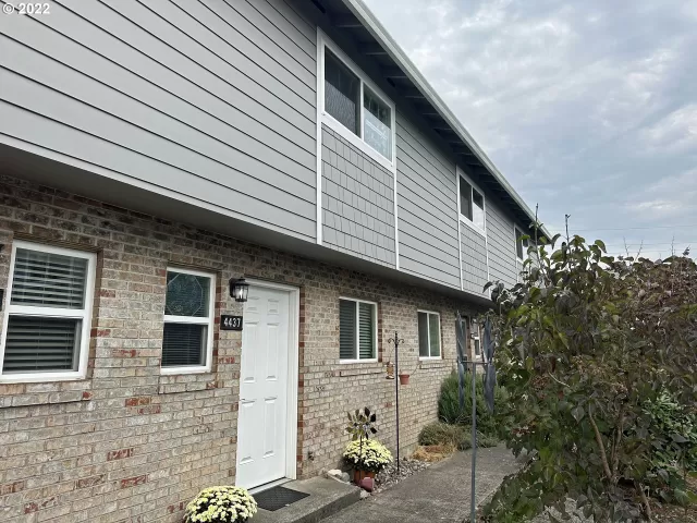 MLS: 22155248 Condo For Sale