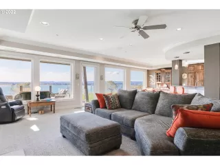 Photo #6: 22155458 Listing