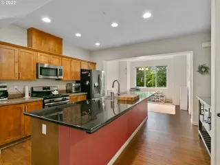 Photo #1: 22155543 Listing 