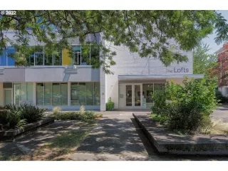 Photo #1: 22156846 Listing