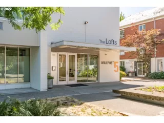 Photo #4: 22156846 Listing