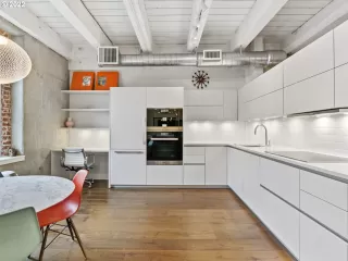 Photo #6: 22158657 Listing