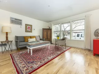 Photo #6: 22158858 Listing