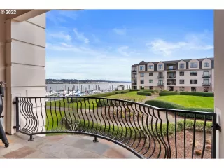 Photo #5: 22159043 Listing