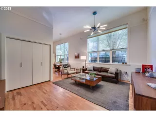 Photo #2: 22159352 Listing