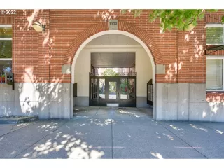 Photo #3: 22159352 Listing