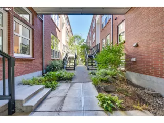 Photo #4: 22159352 Listing