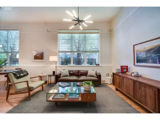 Photo #5: 22159352 Listing