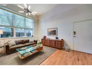 Photo #6: 22159352 Listing