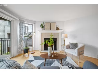 Photo #4: 22159734 Listing