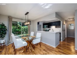 Photo #4: 22159850 Listing