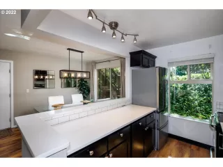 Photo #5: 22159850 Listing