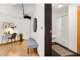 Photo #6: 22159913 Listing