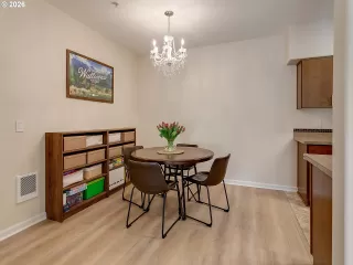 Photo #5: 221600916 Listing 