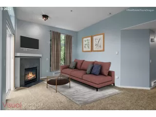 Photo #5: 22160138 Listing