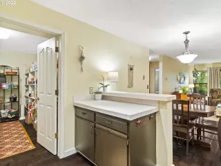 Photo #2: 22160522 Listing