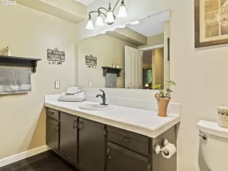 Photo #5: 22160522 Listing