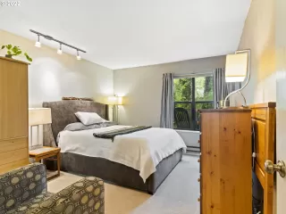 Photo #6: 22160522 Listing