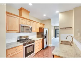 Photo #5: 22160526 Listing 