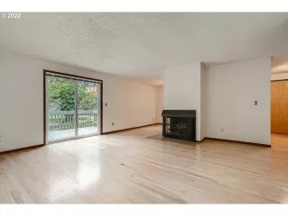 Photo #5: 22160741 Listing