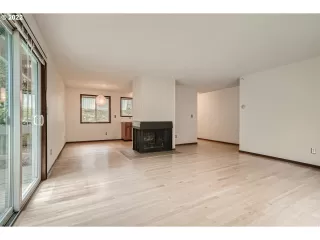 Photo #6: 22160741 Listing