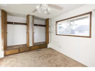 Photo #4: 22162401 Listing