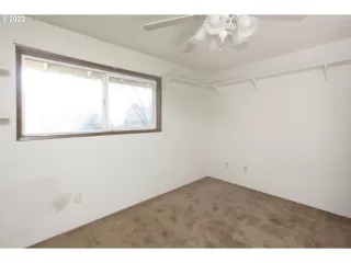 Photo #5: 22162401 Listing