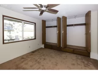 Photo #6: 22162401 Listing