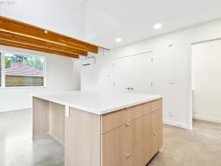 Photo #6: 22165116 Listing