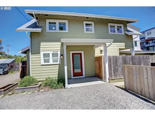 More Details about MLS # 22165207 : 3943 N VANCOUVER AVE B