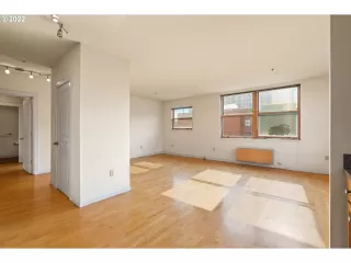 Photo #4: 22165428 Listing