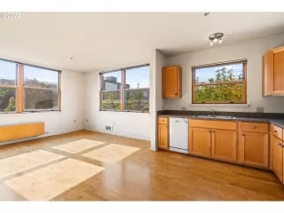 Photo #6: 22165428 Listing