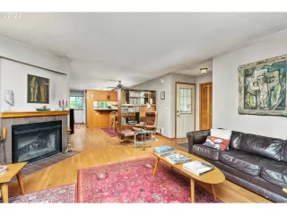 Photo #5: 22166390 Listing