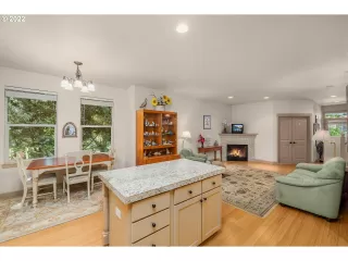 Photo #6: 22166732 Listing
