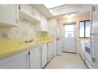 Photo #3: 22166801 Listing