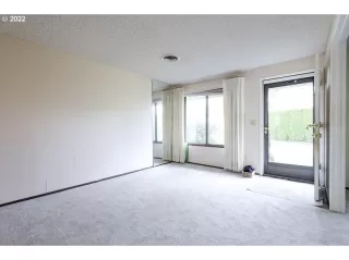 Photo #5: 22166801 Listing