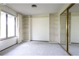 Photo #6: 22166801 Listing