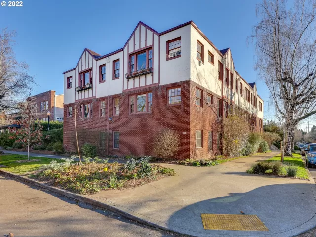 MLS: 22166932 Condo For Sale