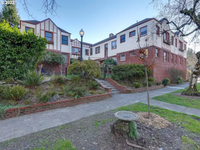 MLS: 22166932 Condo For Sale