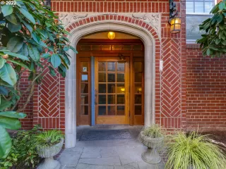 Photo #6: 22166932 Listing 