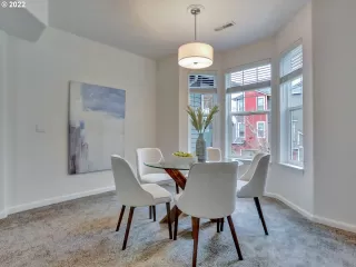 Photo #5: 22166983 Listing