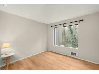 Photo #5: 22167394 Listing