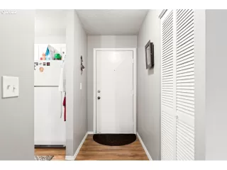 Photo #4: 22167621 Listing